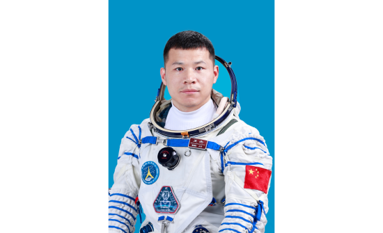 Өвөр Монголд төрсөн сансрын нисэгч “Tiangong” станцад ажиллаж эхэллээ