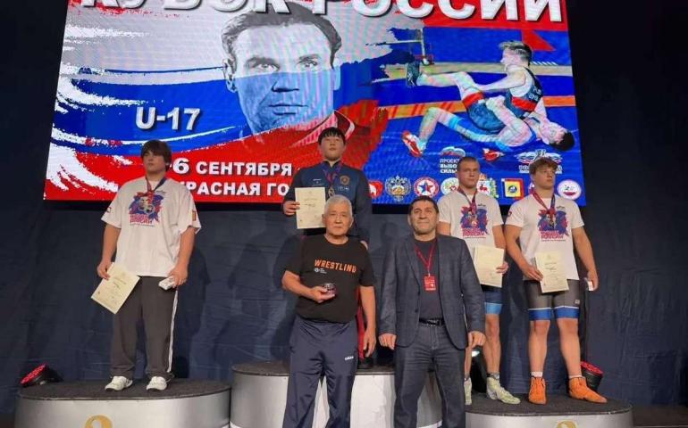 Буриадын клубт хичээллэдэг халимаг бөх Бүх Оросын цомын тэмцээнд түрүүлэв