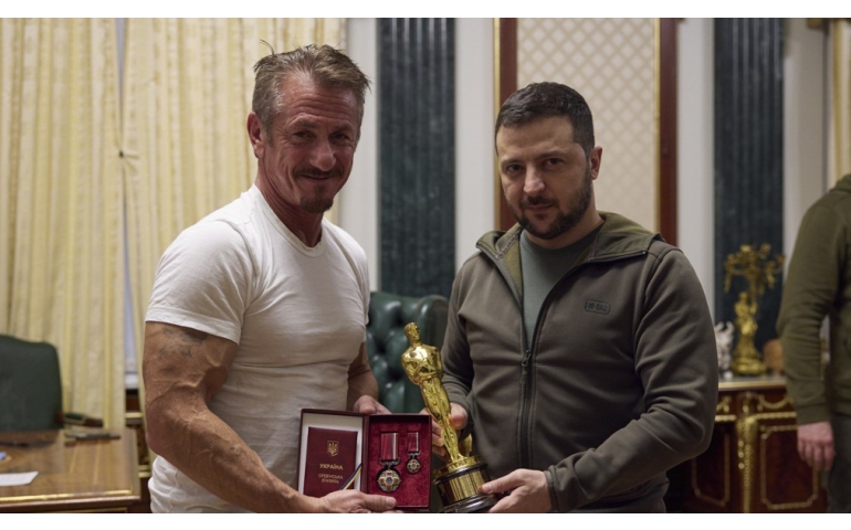 Зеленскийг Холливүдийн жүжигчдээс хэн хэн дэмжив?