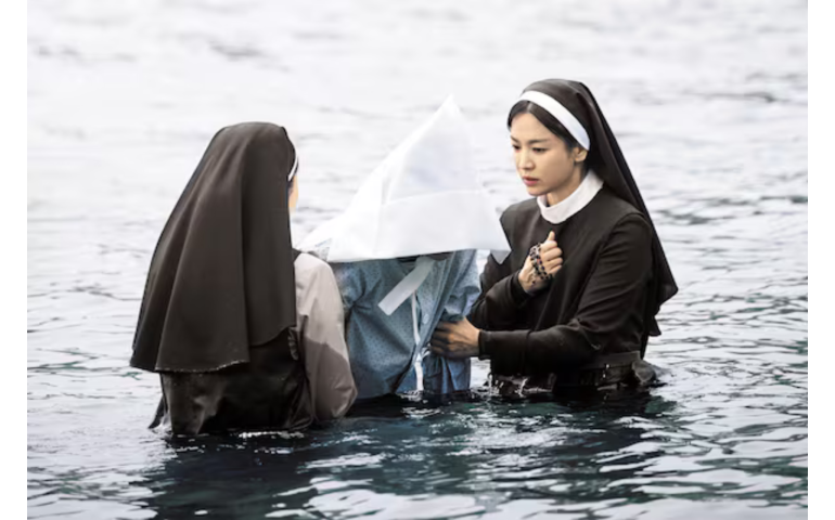 Сун Хэ Кёгийн тоглосон “Dark Nuns” кино өнөөдрөөс театруудад гарч эхэллээ
