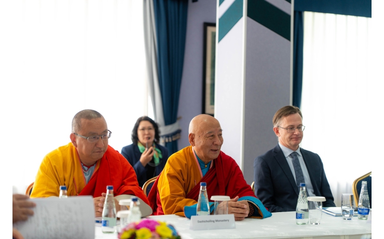 Элчин сайд Р.Буанган Монголд байгаа шашны төлөөллүүдтэй дугуй ширээний уулзалт хийв