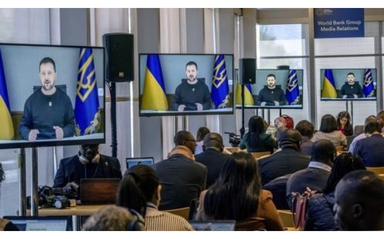 Гадаадад царцаасан Оросын төв банкны хөрөнгийг Украины сэргээн босголтод зарцуулахыг шаардав