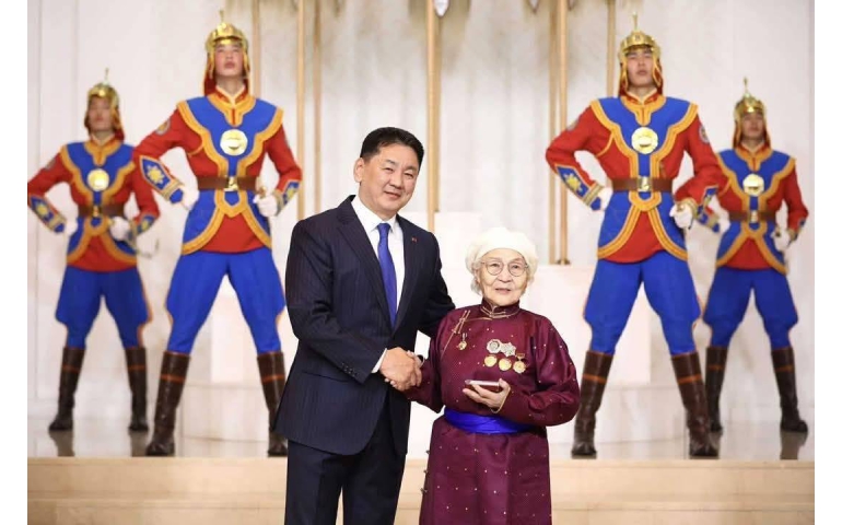 Монголын хамгийн өндөр настай уулчин Гавьяат дасгалжуулагч боллоо