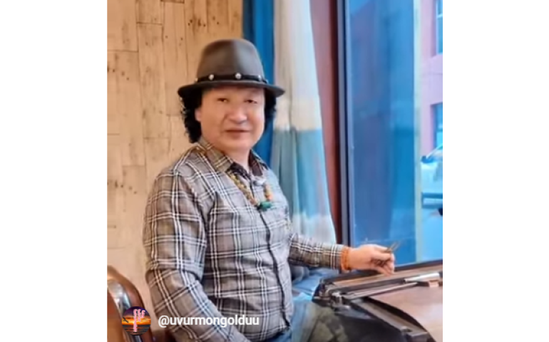 Өвөр Монгол: “Монголын нууц товчоо”-г зэс хавтан дээр сийлж байна